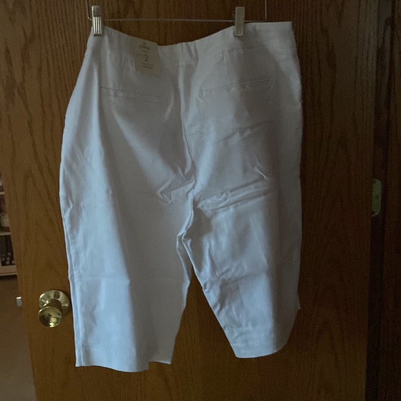 Chico’s So Slimming Bermuda Shorts - Picture 4 of 6